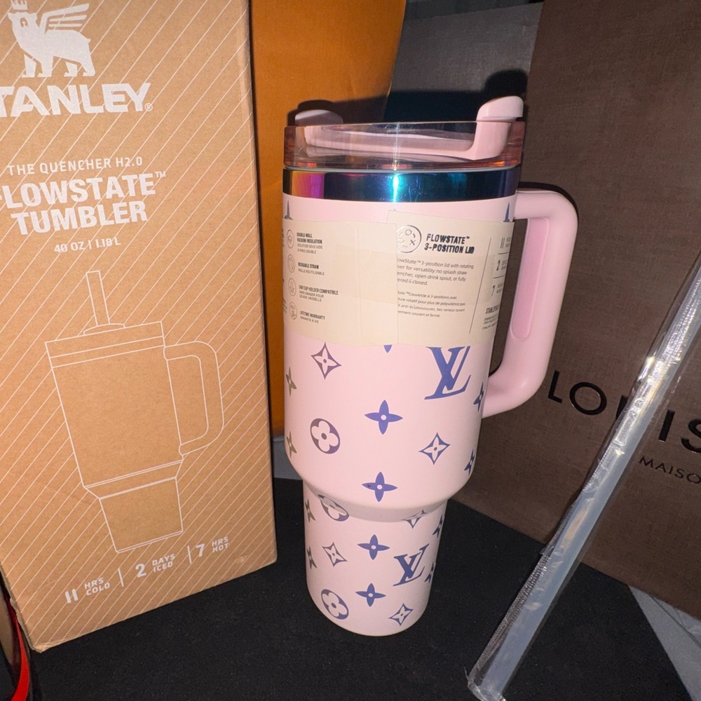 SALE💥 Stanley Flowstate Tumbler in Light Pink - Picture 2 of 7
